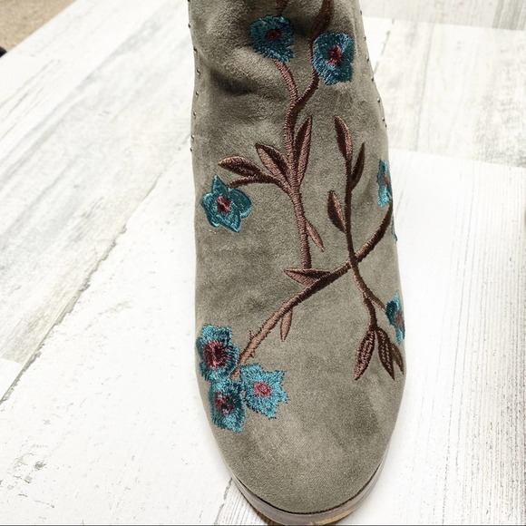 Crown Vintage taupe ankle booties size 10 - Picture 2 of 6